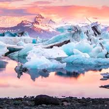 <span>Day 8</span>BLACK SAND BEACH – SKAFTAFELL NATIONAL PARK & JOKULSARLON GLACIER LAGOON
